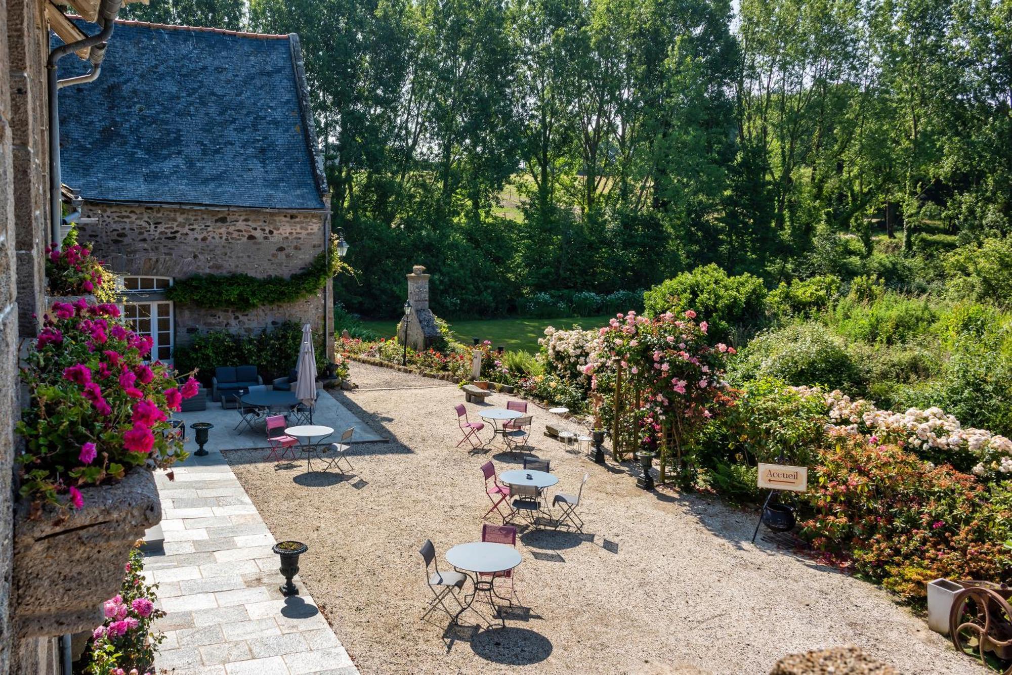 Hostellerie De La Motte Jean Saint-Coulomb Exteriör bild