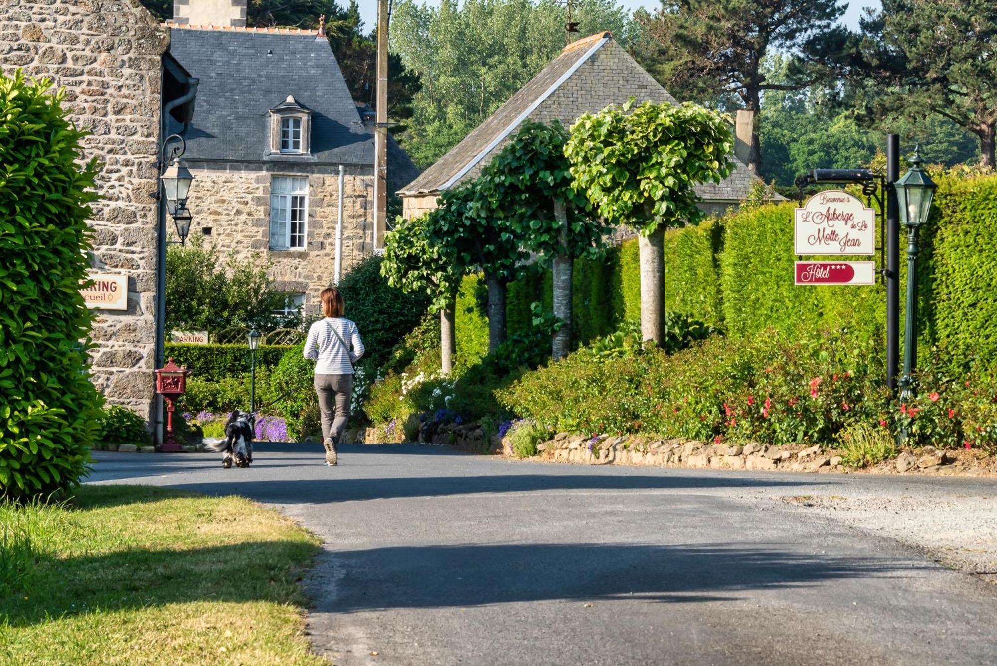Hostellerie De La Motte Jean Saint-Coulomb Exteriör bild
