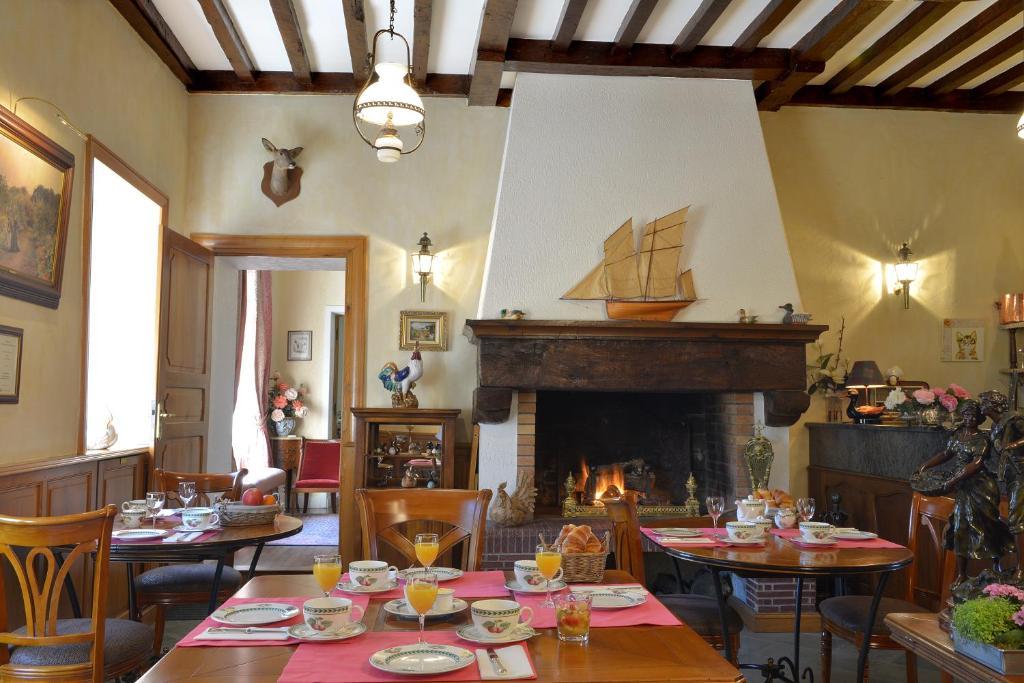 Hostellerie De La Motte Jean Saint-Coulomb Exteriör bild